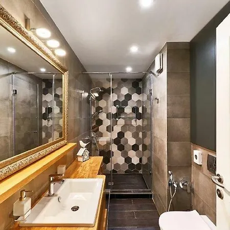 Stylish And High-end Designer In Center Sofía